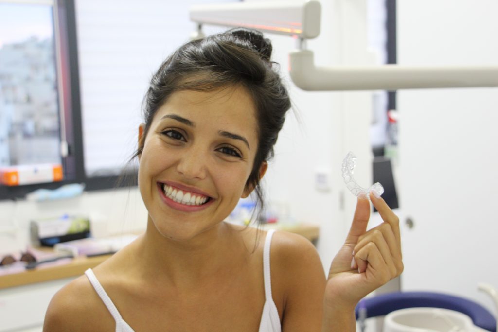 יישור שיניים למבוגרים אינויזליין Invisalign