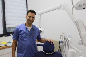 ד"ר עומר פלייסיג - רופא מומחה ליישור שיניים